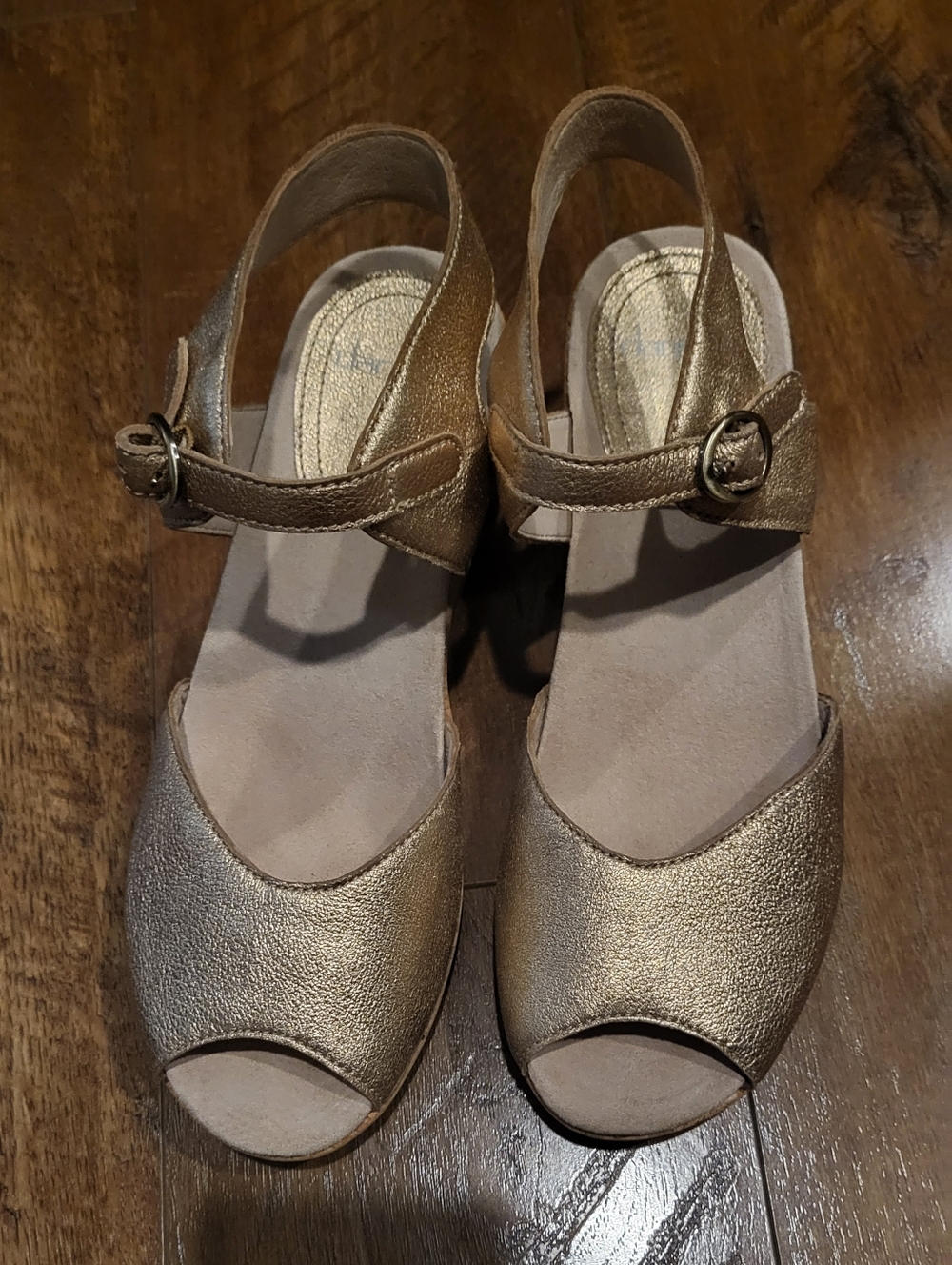 Dansko Metallic Gold Peep-Toe Slingback Wedges.  Size 8./39. EUC
